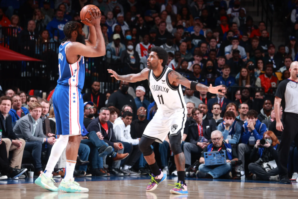  恩比德统治内线无人挡，七六人大胜活塞显强势